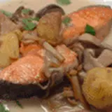 秋鮭と茸、栗の軽いクリーム煮