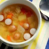 ソーセージ入り野菜コンソメスープ