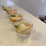 桃のスパークリングワインカクテル