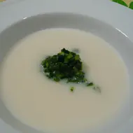 カブの冷たいミルキィスープ