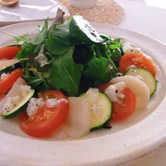帆立とトマト、ズッキーニの塩麹サラダ