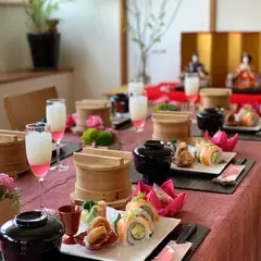 桃色ひな祭りのテーブル