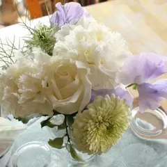 テーブルはいつも季節のお花でコーディネート