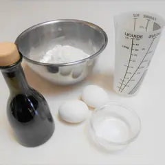 手打ちパスタの主な材料は、粉と卵とオリーブオイル、塩と水
