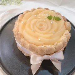 桃のシャルロットケーキ