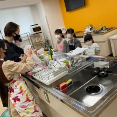 広々とした清潔な調理室でのレッスンは子供に最適です。