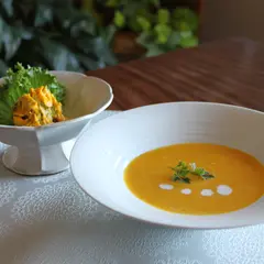 Ａかぼちゃのスープ　Ｂかぼちゃのサラダ