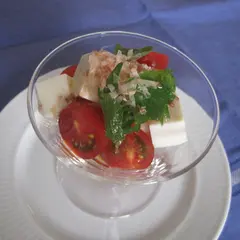 豆腐とトマトのカプレーゼ