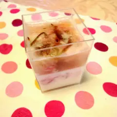 いちごムースと桜ゼリーのグラスデザートレシピ