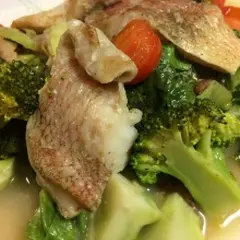 白身魚のサラダ蒸し
