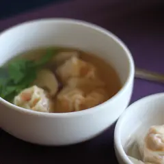 韓国餃子のスープ（マンドゥクッ）