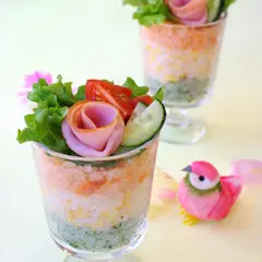 薔薇ハムがCUTE！洋風グラスで3色寿司