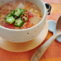 トマトと玉ねぎの味噌スープ