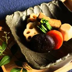 野菜の炊き合わせ　コンニャク／椎茸