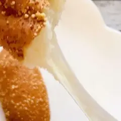 のび～るチーズパン