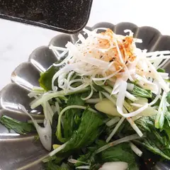 水菜とわかめのごま油がけサラダ