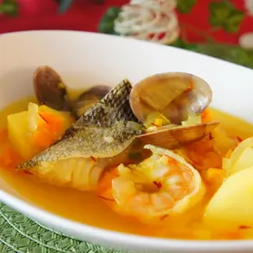 手軽に作れる魚介の旨味がぎゅ〜っと詰まったスープです