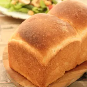お持ち帰りのパンはパウンド型になります。