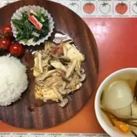 2,5,8,11月　
豆腐or白身魚のきのこソース　