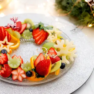 フルーツで作るクリスマスリース 盛り付け手順は フルーツカッティング フルーツスタイリング カラフルフルーツのブログ クスパ