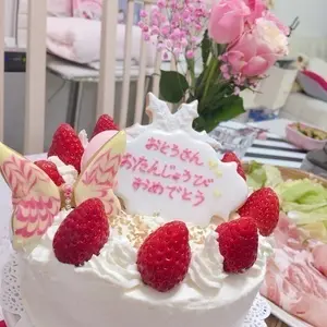 記念日ケーキにアイシングクッキーを乗せるコツ 横浜 上大岡のアイシングクッキー教室 Rintoのブログ クスパ