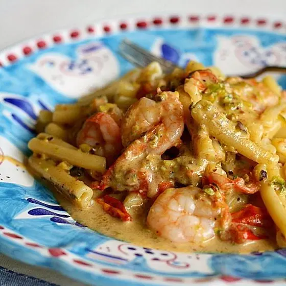 ピスタチオと海老を使ったシチリア料理を作りましょう。