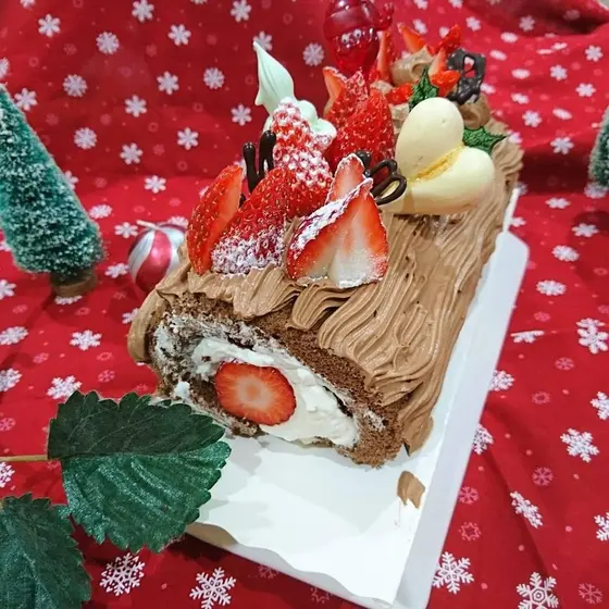 クリスマスケーキ　ショコラのブッシュ　ド　ノエル