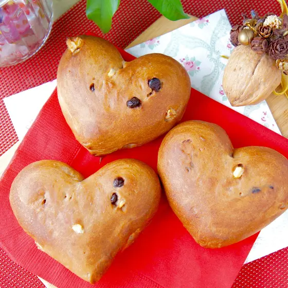 バレンタイン直前 くるみとチョコの♡パン＆ポテサラブレッド