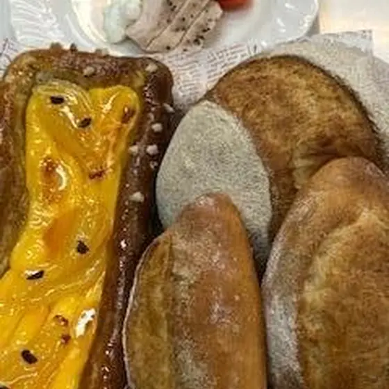 洋梨のタルトパンとヨーグルトブール
