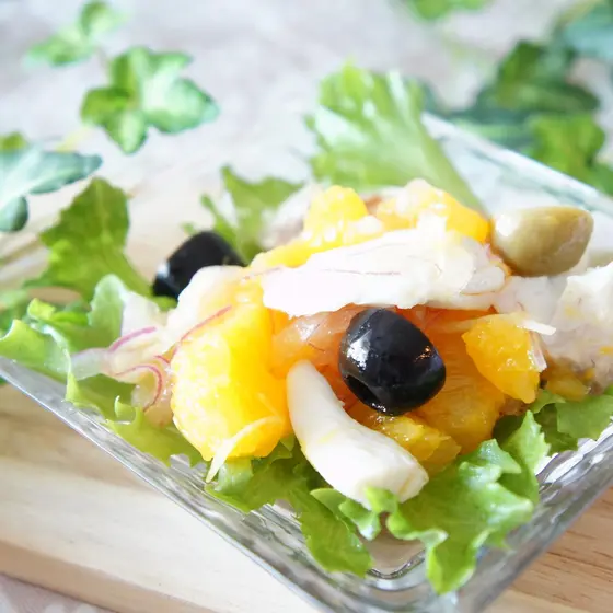 鯛とオレンジのサラダ：爽やかなドレッシングをかけて