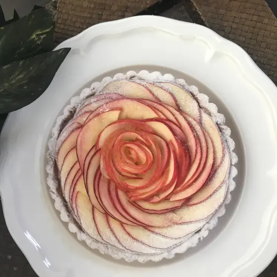 「紅玉りんごの花びらタルト・薔薇」１６㎝丸焼きタルト１台