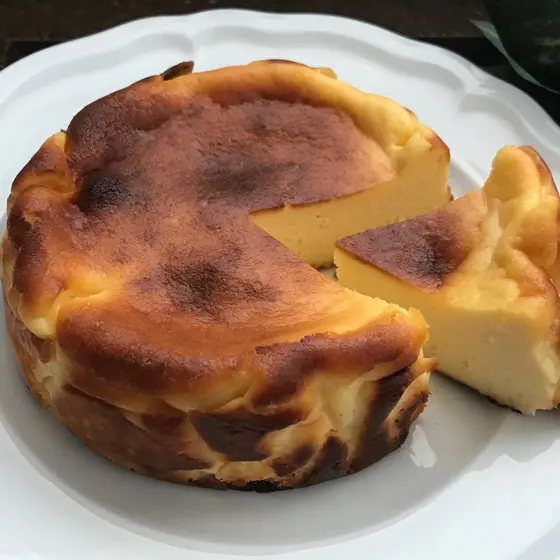 「バスクチーズケーキ」１５㎝丸スポンジ型１台実習
