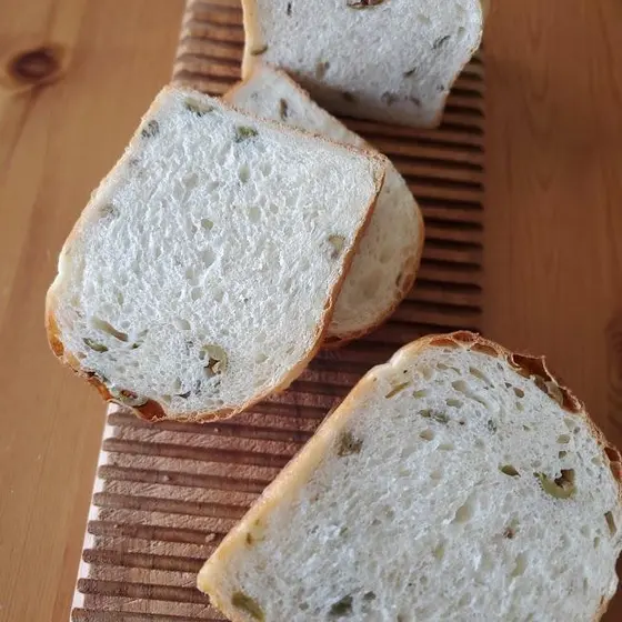 酒種酵母　グリーンオリーブ食パン