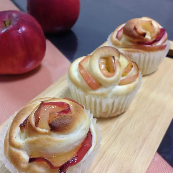 イーストで作るイーストで作るりんごのお花パン・ブリオッシュ　