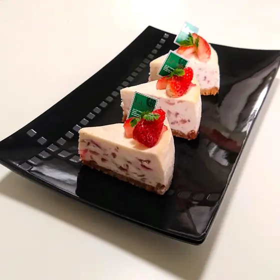 苺のベークドチーズケーキ