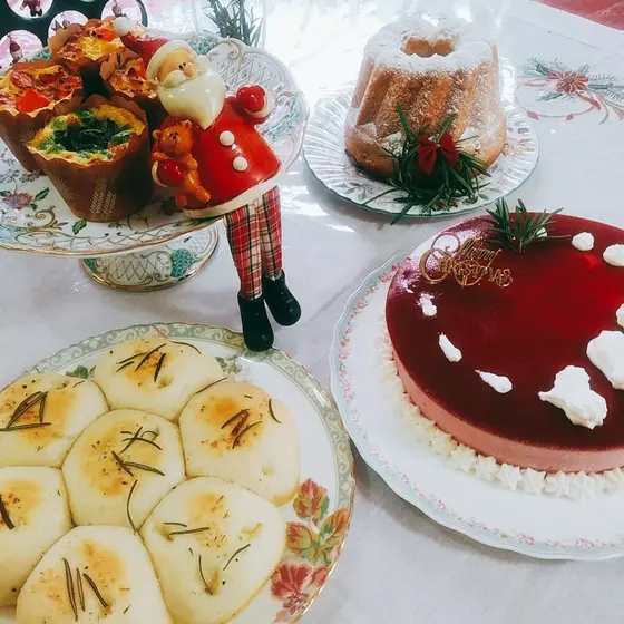 クリスマスには、手作りパンとケーキを！