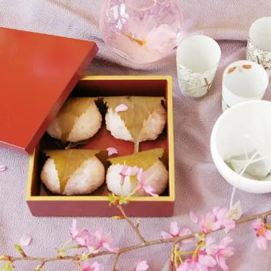 季節の和菓子レッスン　「関西風桜餅と関東風桜餅」
