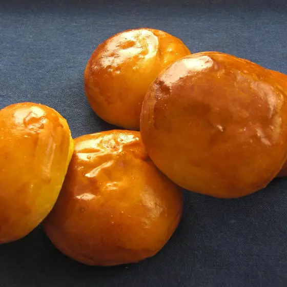 パ　ン：１０月の北海道小麦粉を使った手ごねパン２種