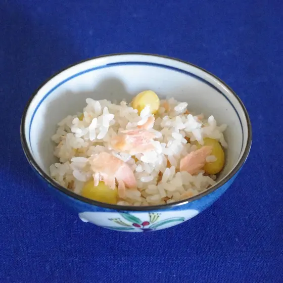 和食:秋の炊き込みご飯『鮭と銀杏のごはん』