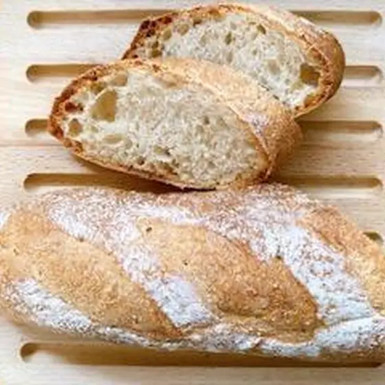 フランスパンと黒糖パン