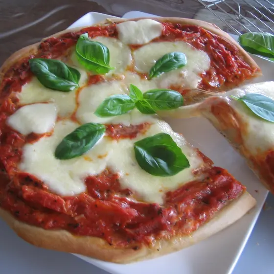 マルゲリータピザ（直径２８㎝くらい）１枚