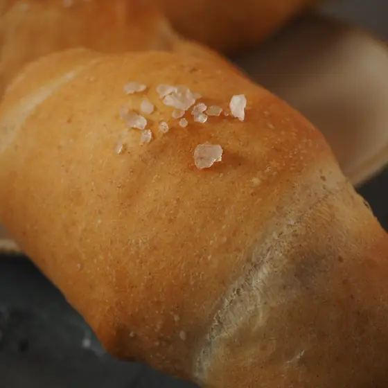 自家製天然酵母でハードパンを作る！塩パンとフィグノア