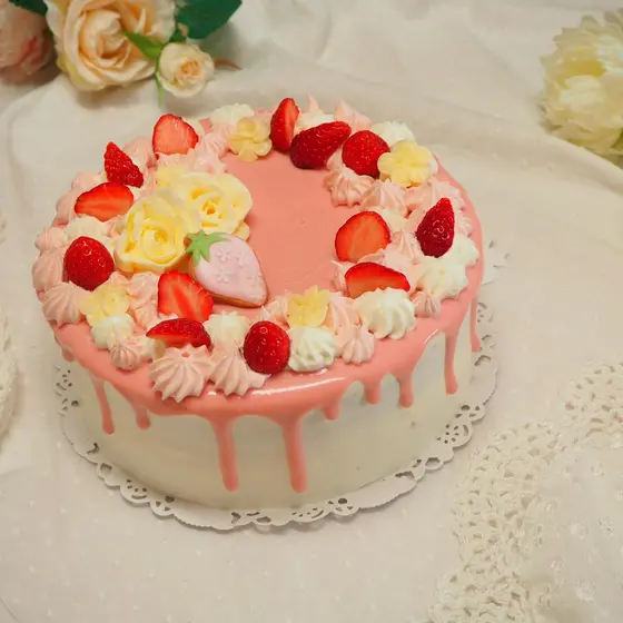 ピンクのドリップケーキ