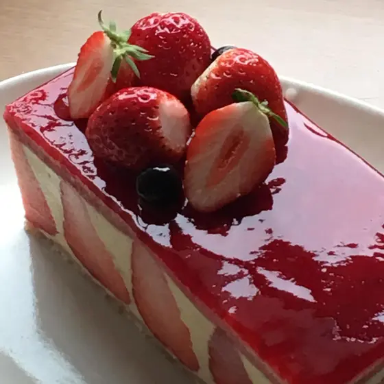 春の苺ケーキ　フレジェ