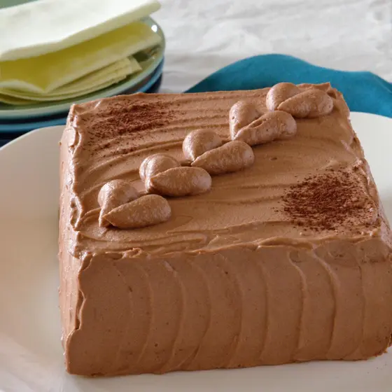 ナッツテイストクリームでシンプルに！　生チョコレートケーキ