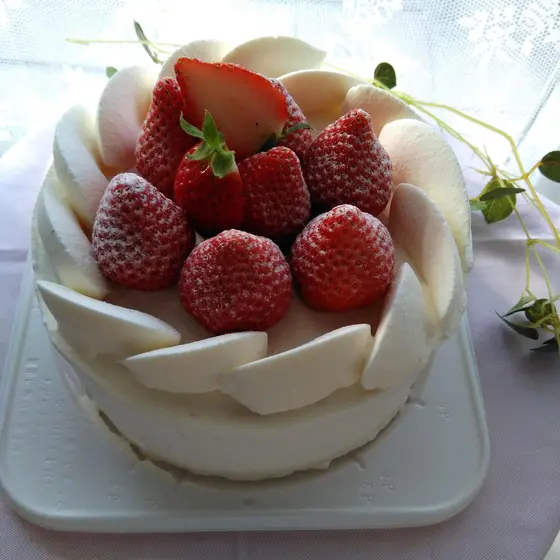 人気の定番♪苺のデコレーションケーキ（１２㎝2台）