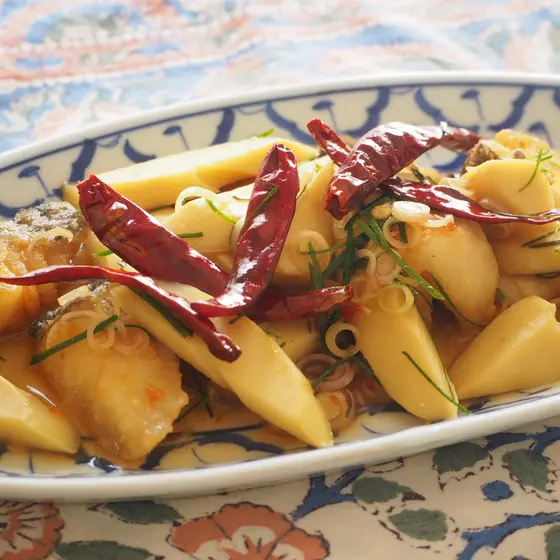 【オンライン】魚と竹の子炒めはお洒落な魚料理♪　りんごとサーモンのスパイシーサラダは、豪華なおもてなしの一皿です！