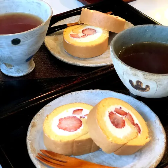 ★5月のお菓子『苺のロールケーキ』