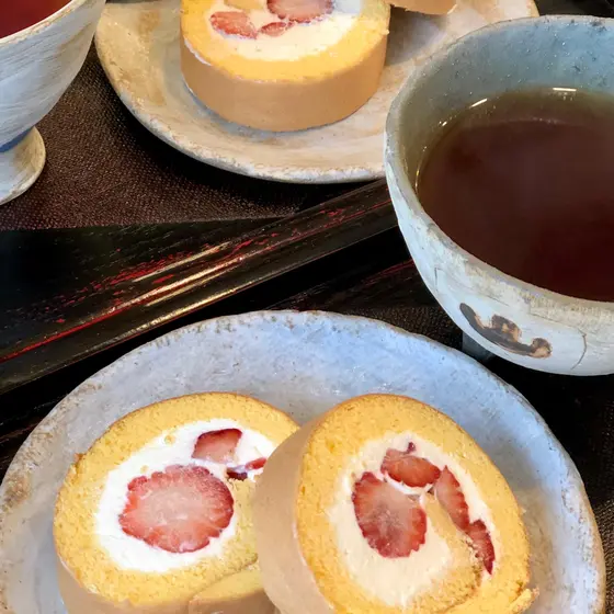 ★4月のお菓子『苺のロールケーキ』