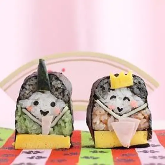 伝統の巻寿司とひな祭りデコ巻き（真亀公民館）